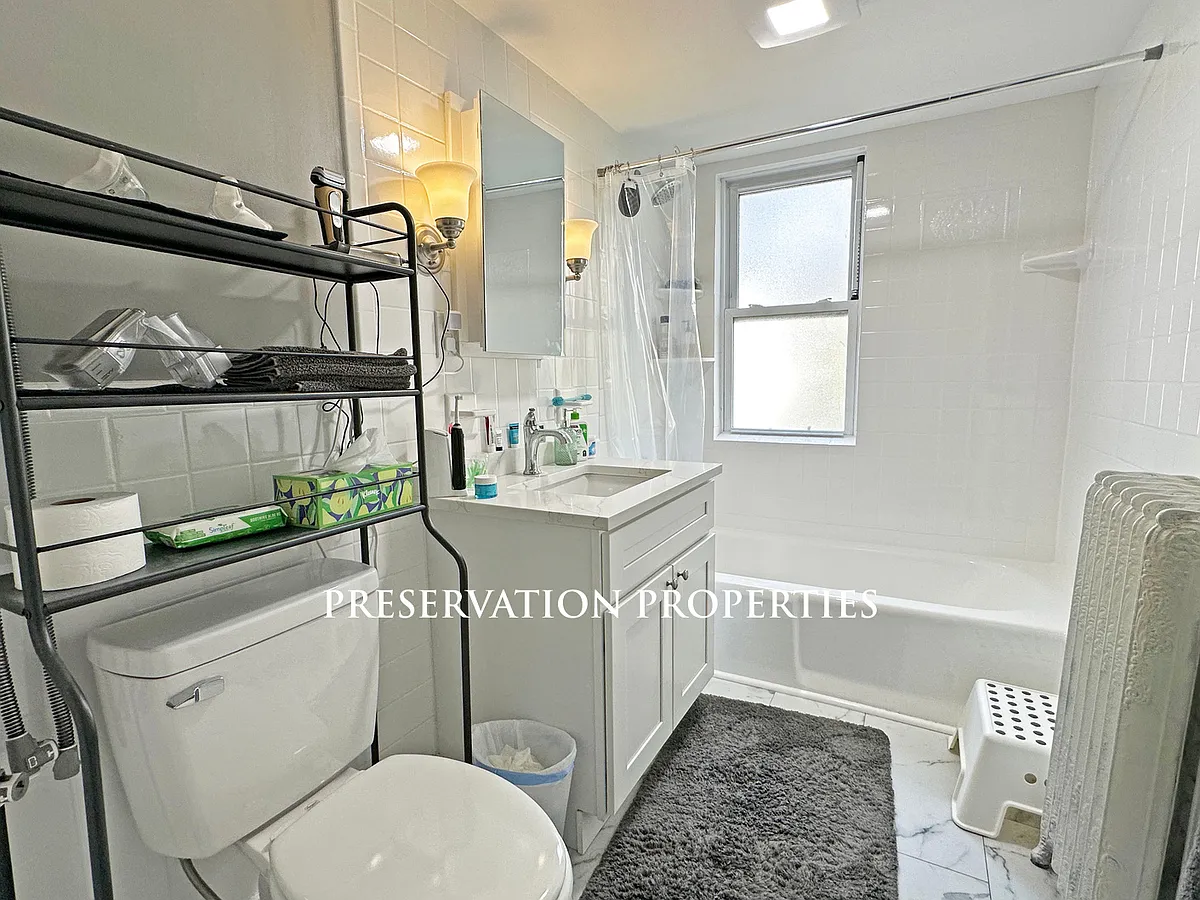 Building Photo - 60 Judkins St #2A