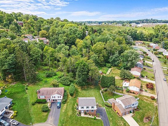 2nd image of 1181 Regency Dr