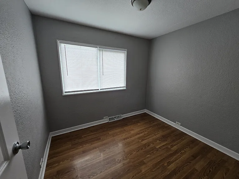1010 Kinyon St — Photo 6