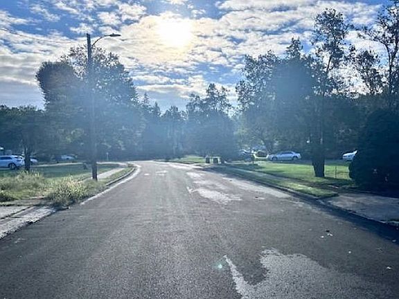Exterior Neighborhood (street photo)