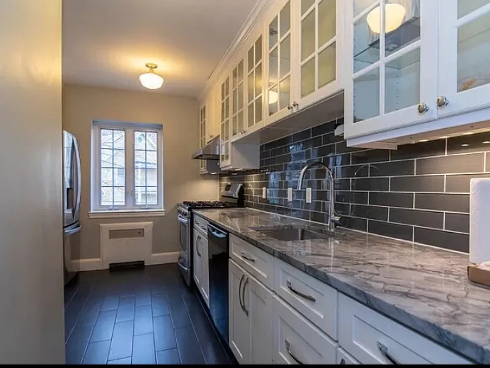 549 Centre St #8