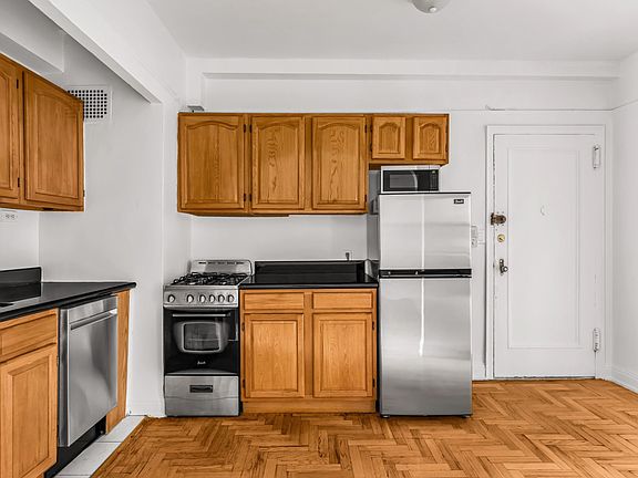 3rd image of 245 E 11th St APT 6E
