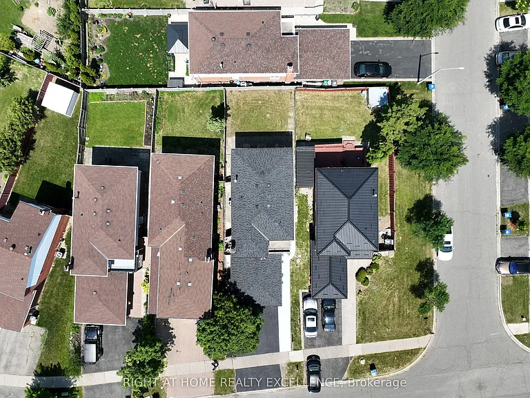 10 Banting Cres #UPPER — Photo 35