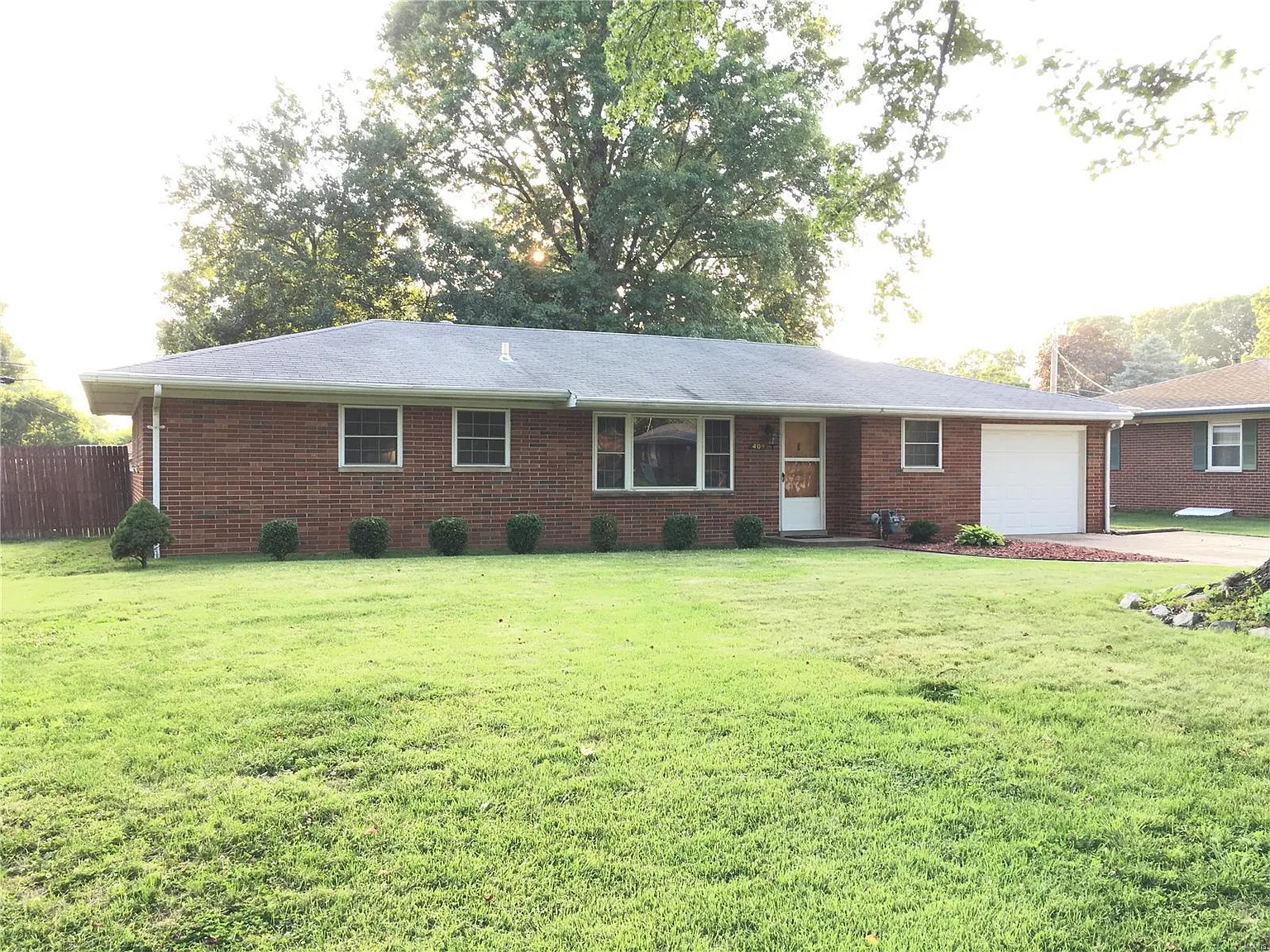 409 Longview Dr photo 1