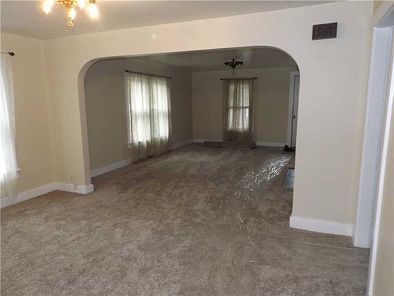 4th image of 531 W Mechanic St