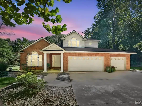 7511 Ingham Ln, Godfrey, IL 62035