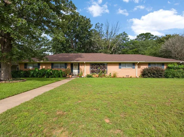 203 Crosby Dr, Henderson, TX 75652