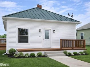 906 SE Q St, Leon, IA 50144