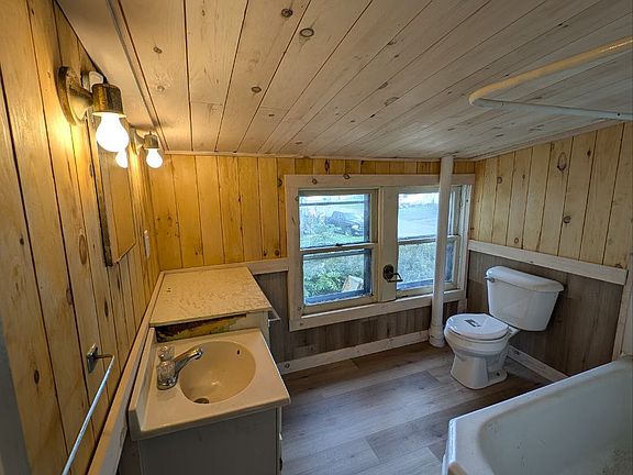 4th image of 1463 Pleasant Rd