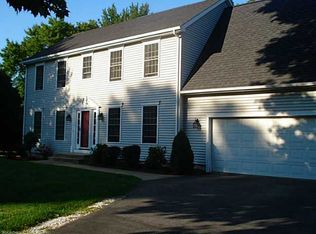 13 Center Rd, Waterford, CT 06385