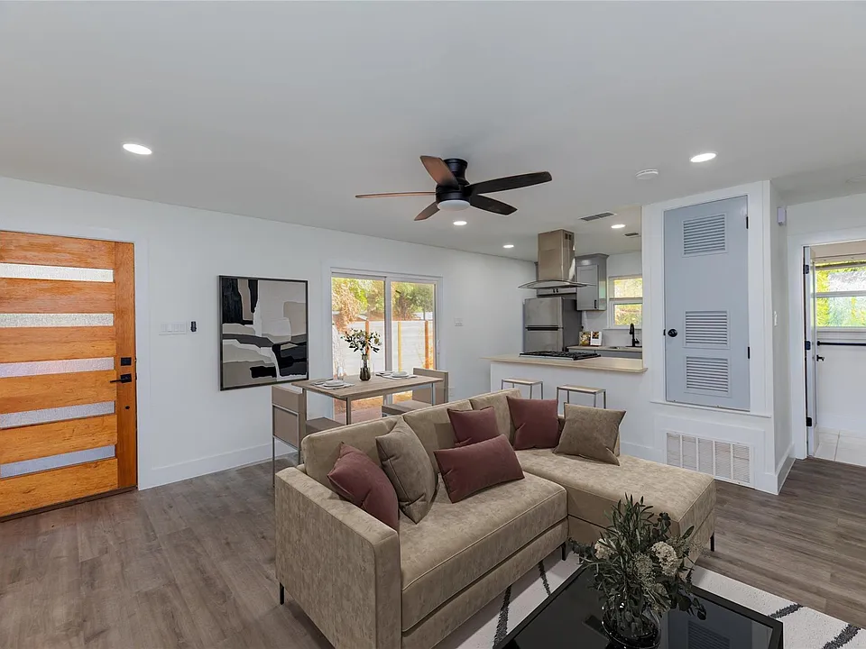 8405 Georgian Dr