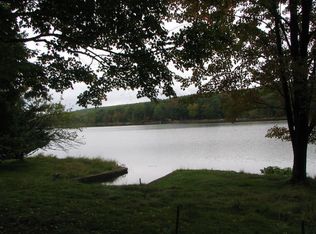 261 W Shore Dr, Hawley, PA