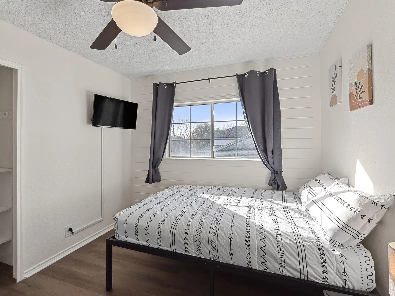 4 bed, 4.0 bath, 2500 sqft, $771 — Photo 2