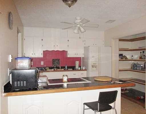 5th image of 1412 Hillcrest St