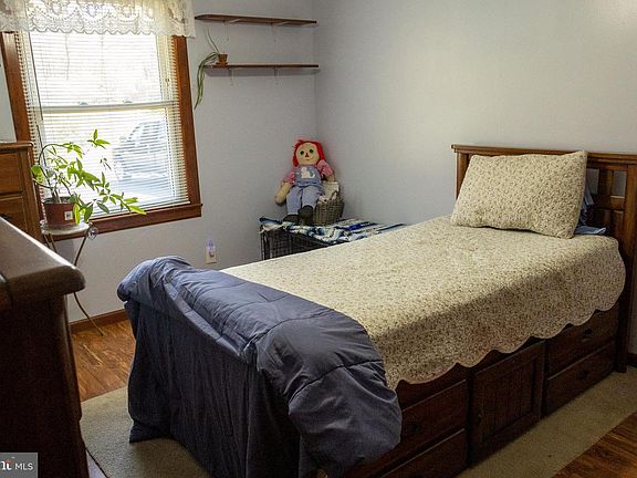 5th image of 729 Royal Ave