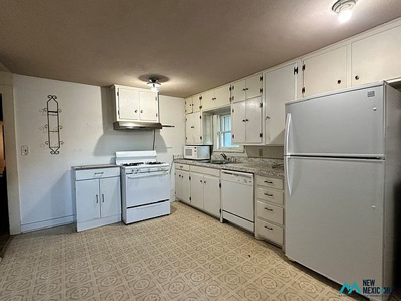 2nd image of 112 S Olive St