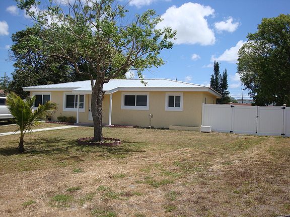 4th image of 2761 SW 64th Way