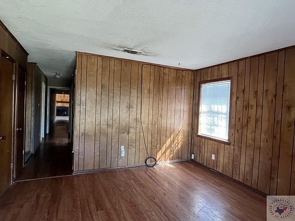 3rd image of 3518 Sanderson Ln