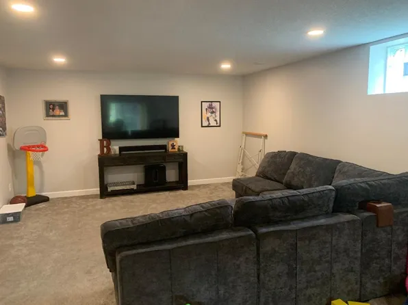 9925 Nord Rd, Bloomington, MN 55437