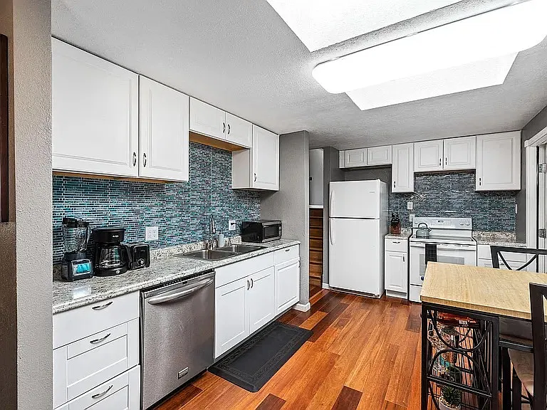 4 bed, 1606 sqft, $3,275 — Photo 4