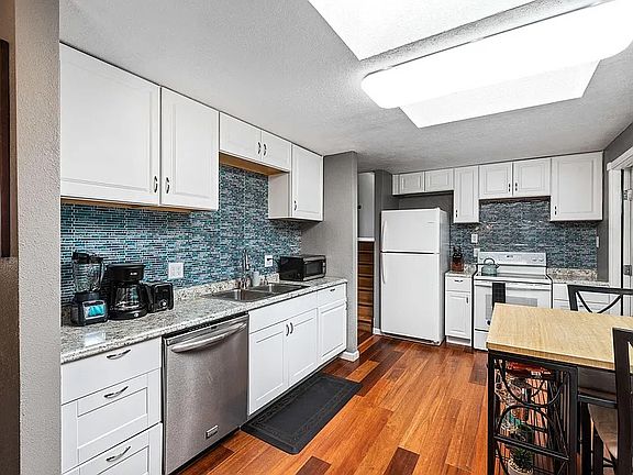 4th image of 7031 Pierce St