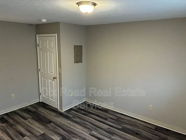 735 Trumbull St #5 — Photo 11