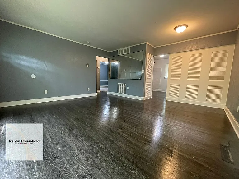 10400 Saratoga St — Photo 8