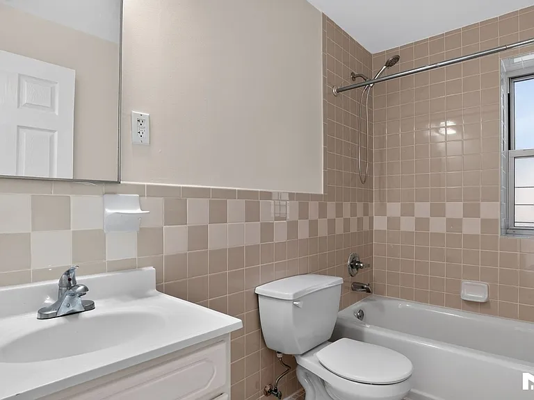 747 Essex St #3 — Photo 15