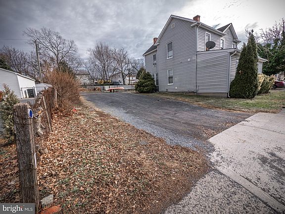 3rd image of 24 N Pleasant Valley Rd