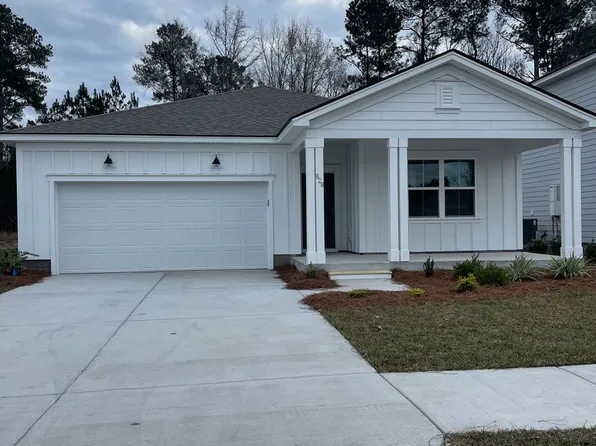 828 Longleaf Dr, Richmond Hill, GA 31324