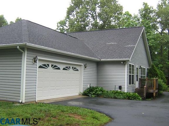 3rd image of 727 Jefferson Dr