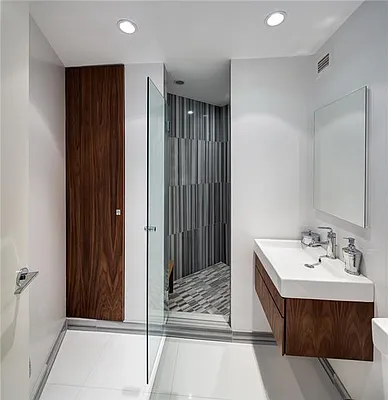 Sold by Macklowe Investment Properties | media 41