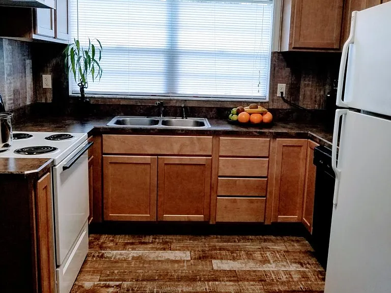 House - 1917 Hammerlin Ave - Kitchen