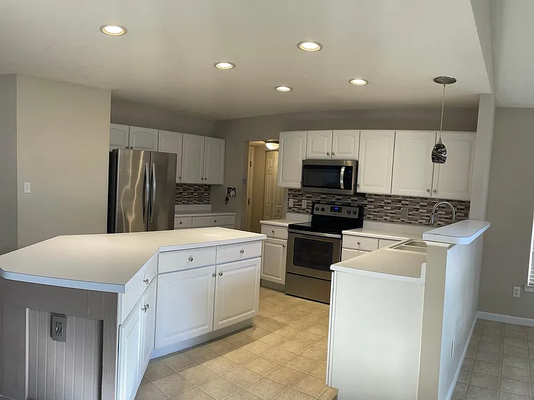 3560 Park Crest Ln — Photo 4