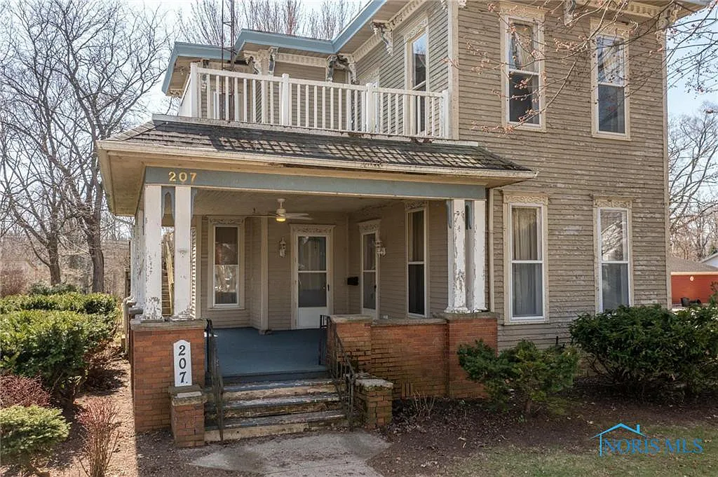 207 W Front St photo 1