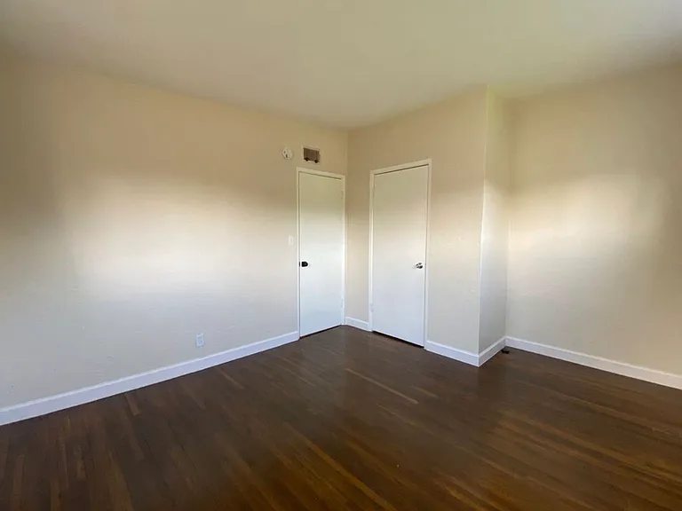424 Manhattan Ave — Photo 16