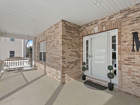 3rd image of 560 Ellen Ct