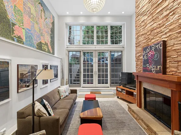 217 W 22nd St, New York, NY 10011