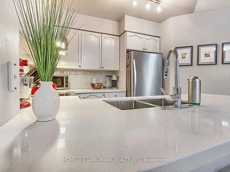 23 Hollywood Ave #711 — Photo 7