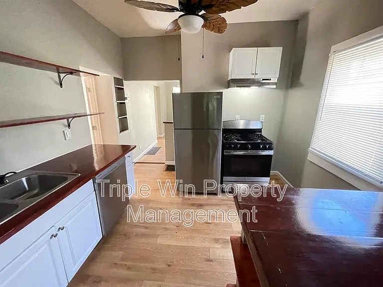 4831 Oldenburg Ave — Photo 8