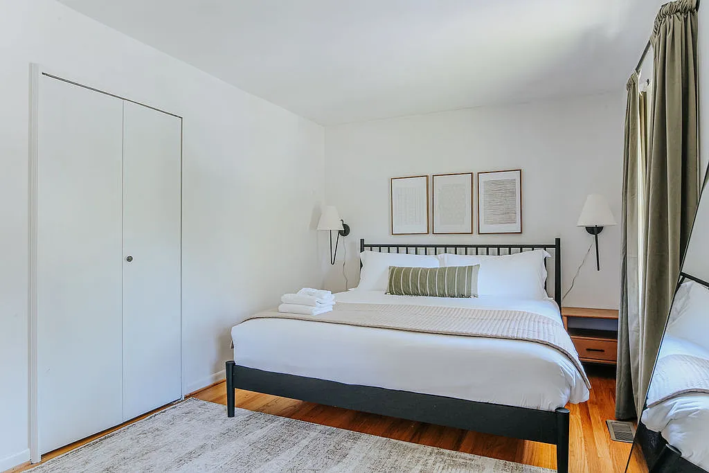 2 bed, 1.5 bath, 1034 sqft, $2,950 — Photo 3
