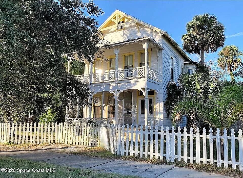 1st image of 302 S Oak Ave