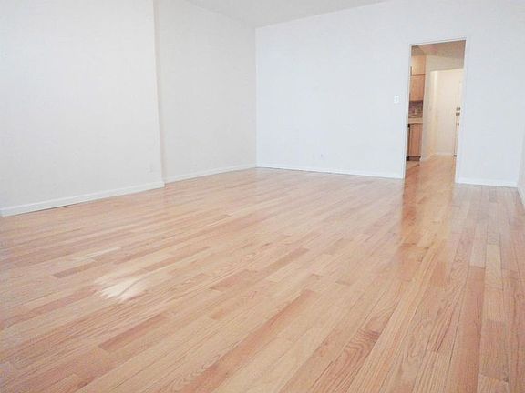 3rd image of 350 W 56th St APT 5A