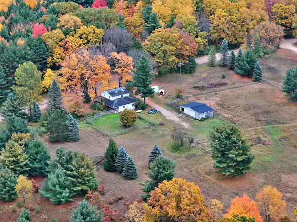 13911 220th Ave, Big Rapids, MI 49307
