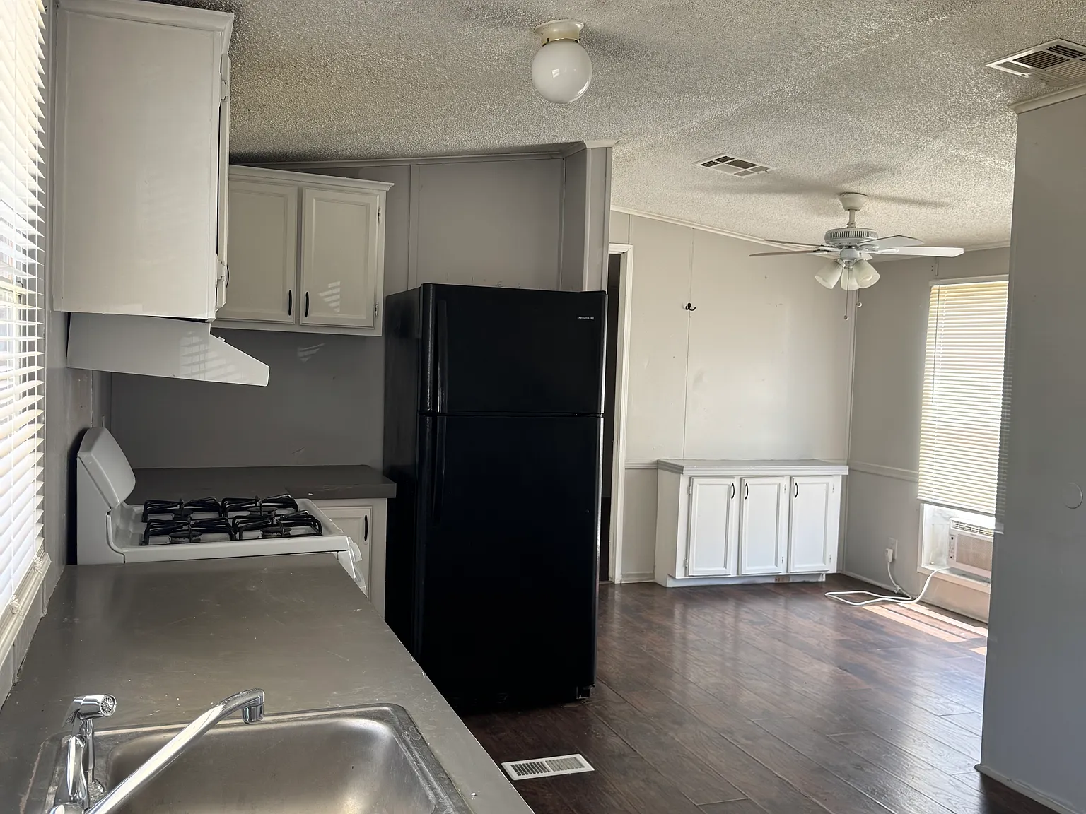 3 bed, $1,600 — Photo 4
