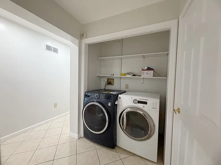 361 Fort Lee Rd #1 — Photo 8