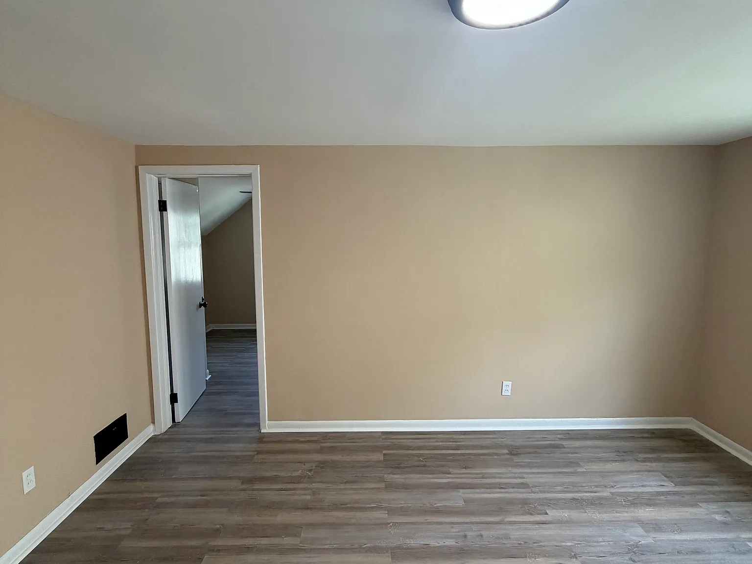 2 bed, 738 sqft, $1,200 — Photo 3