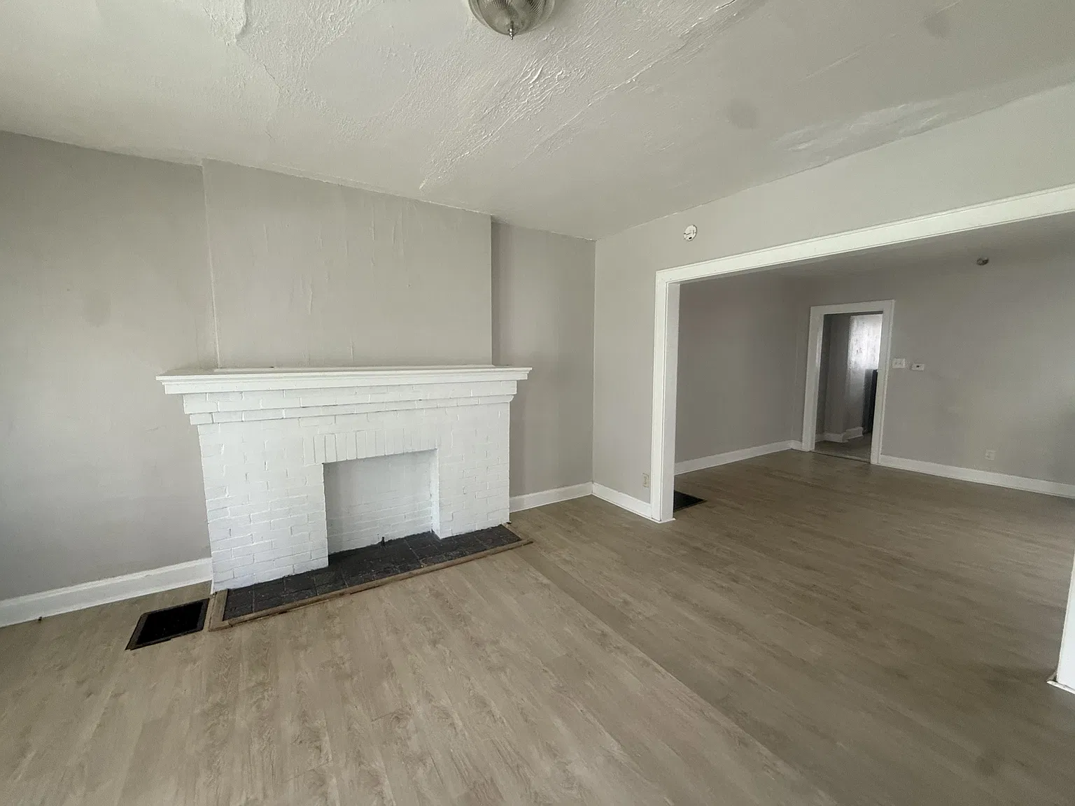 3 bed, 1156 sqft, $1,300 — Photo 2