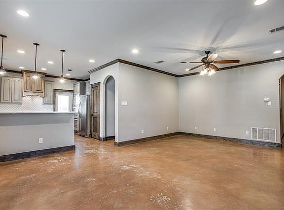 4th image of 2612 Lubbock Ave