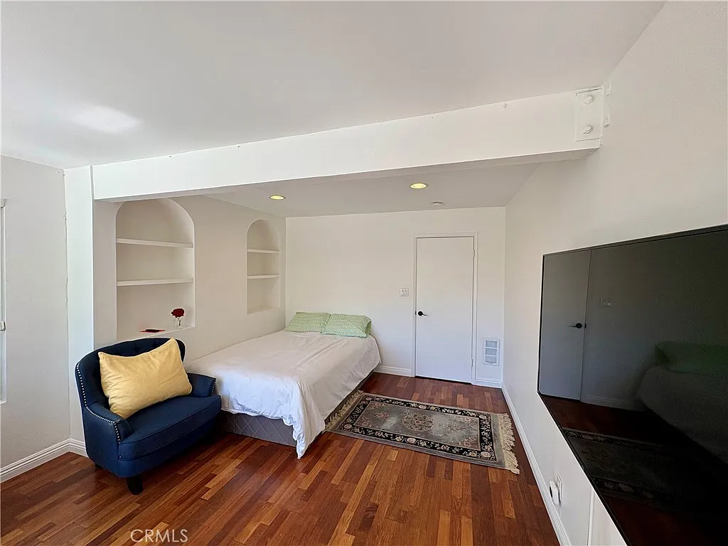 Studio, 500 sqft, $2,850 — Photo 2